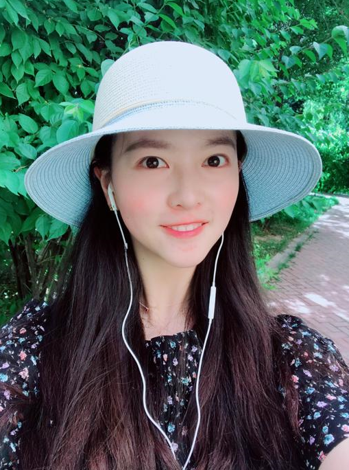 物理:吴玉倩青海湟川中学骨干教师,高三物理备课组长.