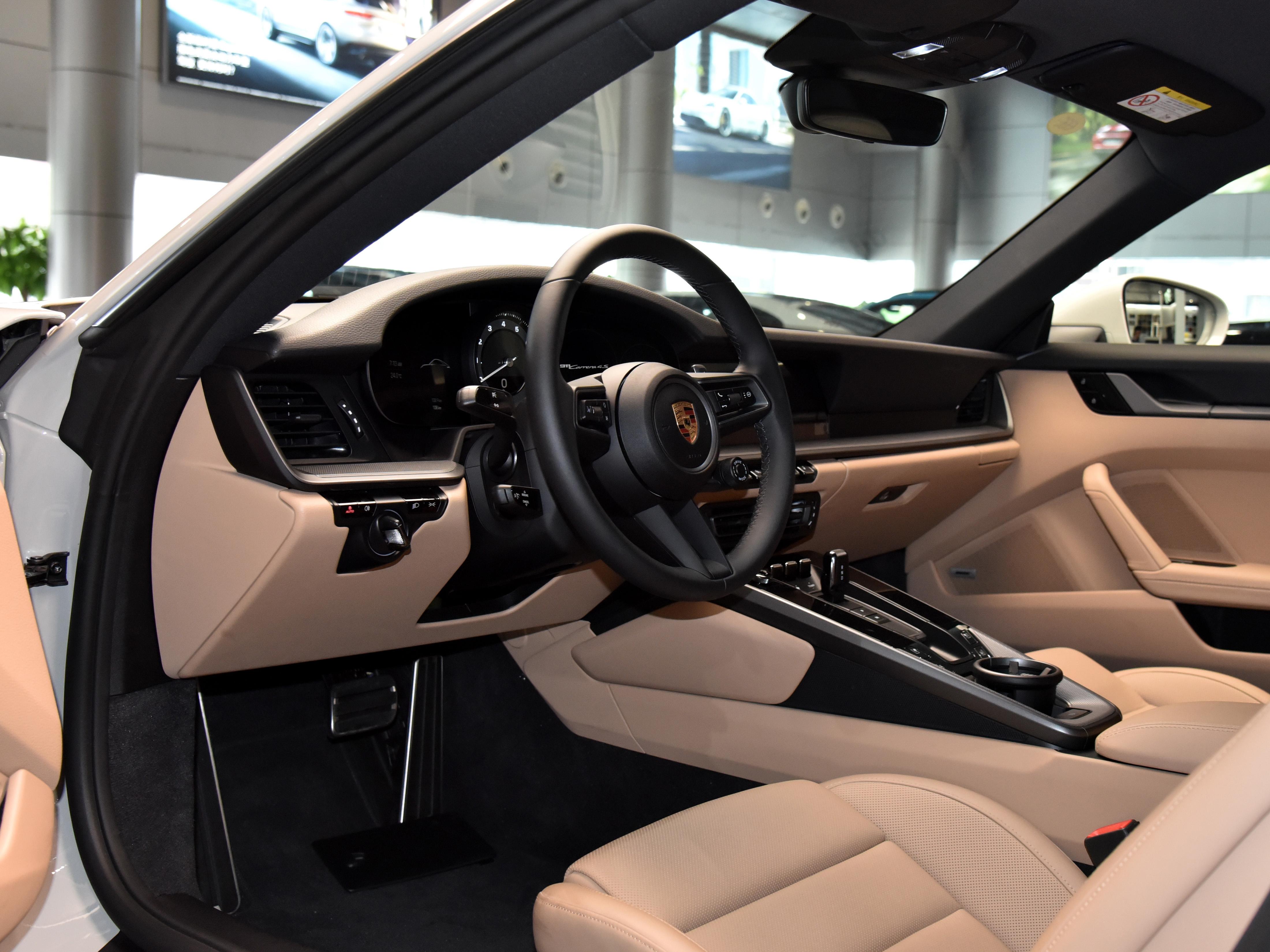 3.0T六缸的德系进口跑车，变速箱很好用，实拍保时捷911