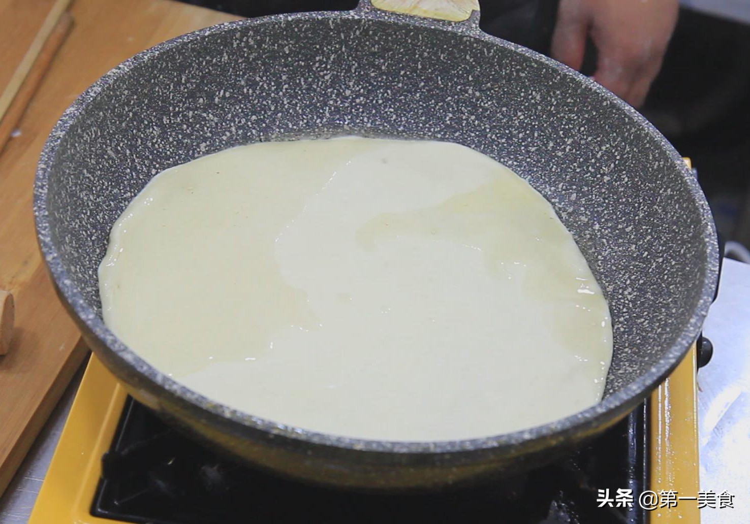 香酥饼的做法（香酥饼的做法和配(pei)方视频窍门）-第12张图片-大(da)连信息网