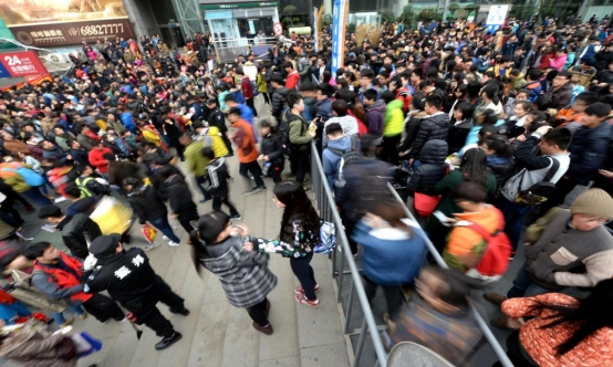 孩子参加高考，家长有必要在考场外“陪考”吗？听听学霸家长咋说