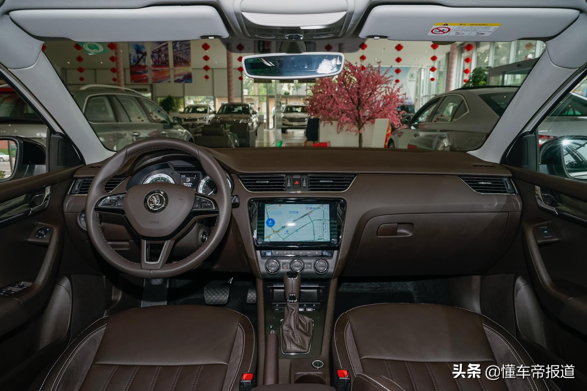 新车 | 15万元谁更吸引瓦罐迷？福克斯猎装版对比明锐旅行版