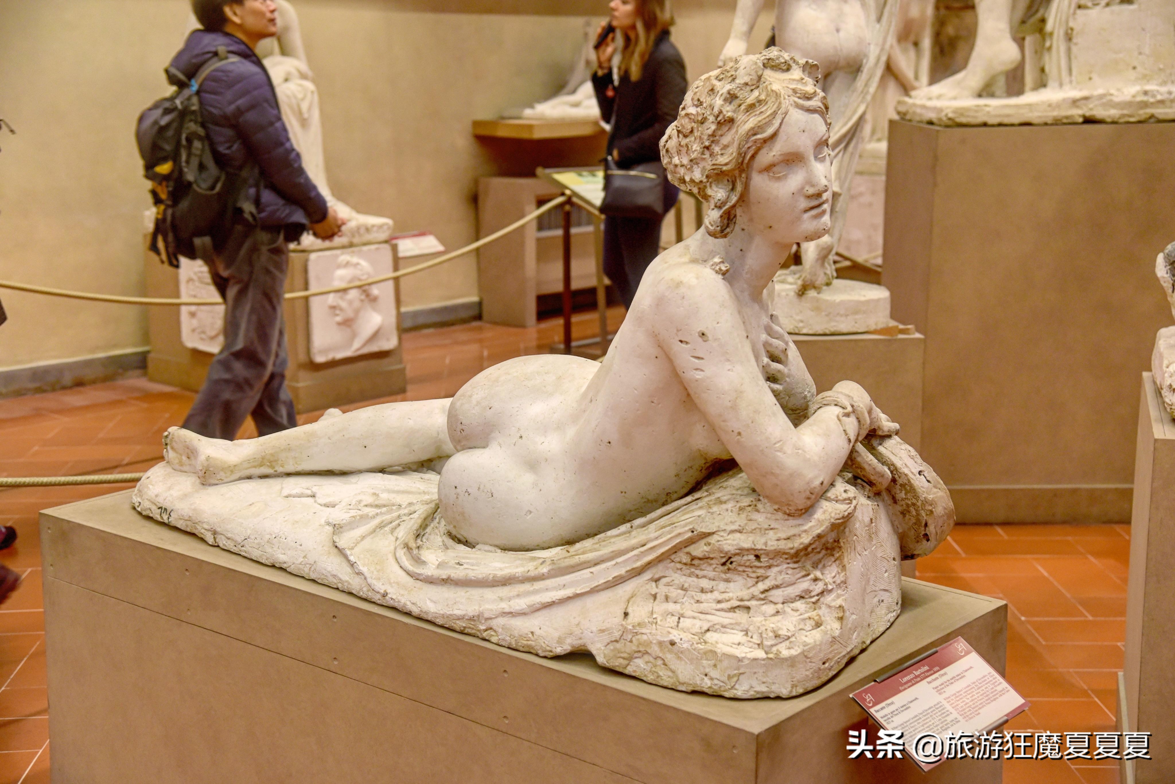 但是仍然不能否认其在绘画作品上的成就,《春》和《维纳斯的诞生》便