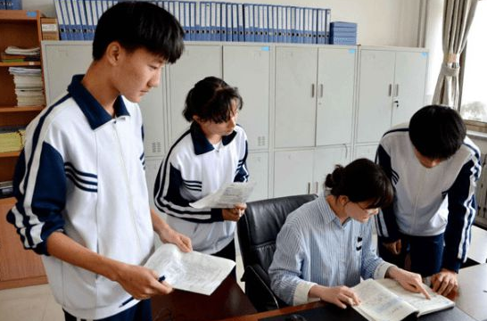 禁止一对一补习后，大学生家教也被点名，家长：你能怎么罚人家