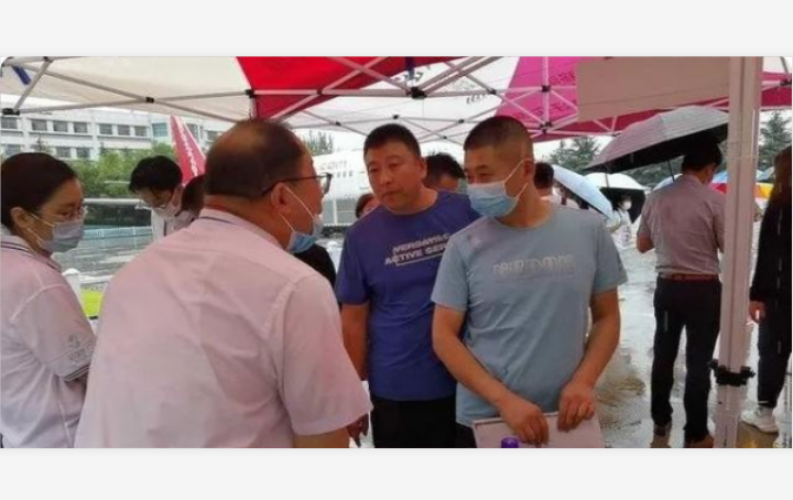 “我不是家长，是学生本人”，院校新生报到现场，70后被误会