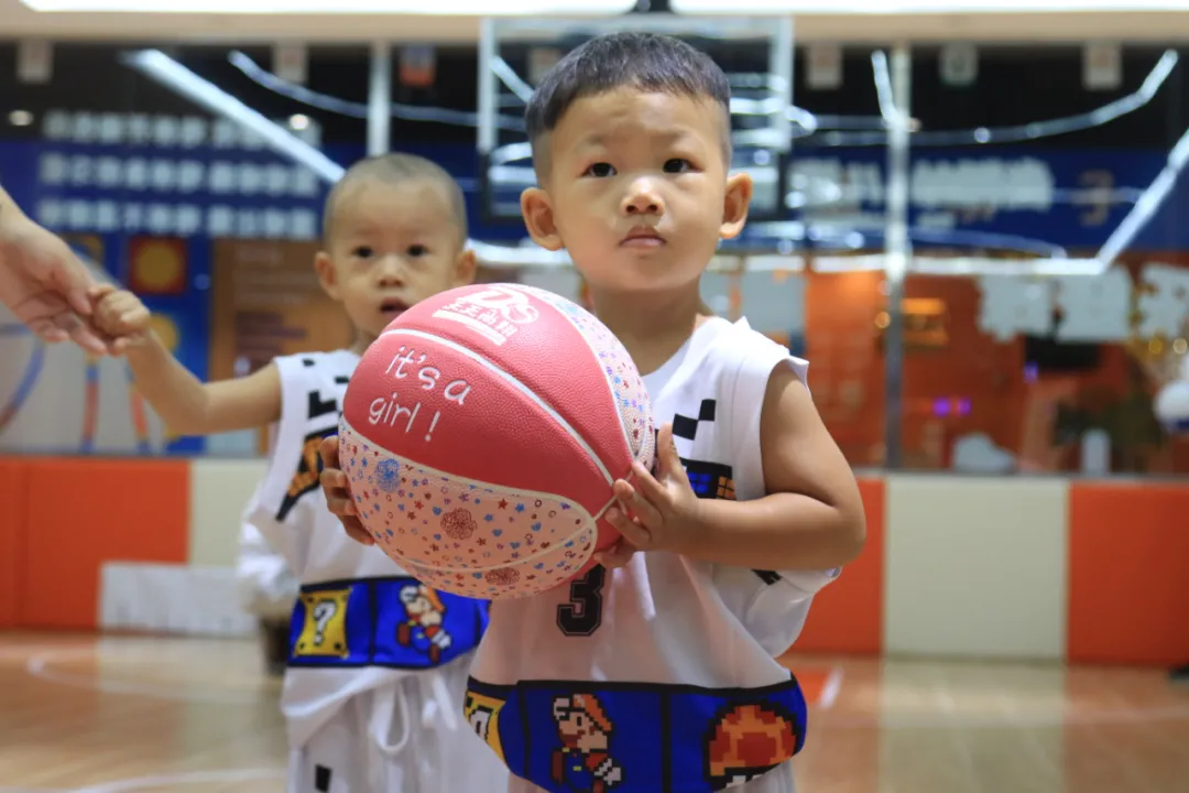 孩子多大开始学篮球（家长必看！你知道孩子打篮球的最佳年龄吗？）