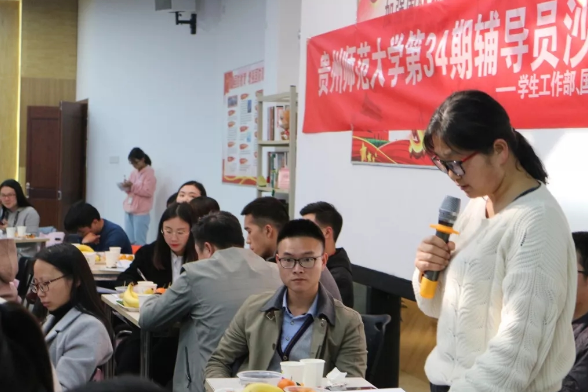 大学辅导员工资曝光，难怪985博士抢着当，网友：后悔没努力读书