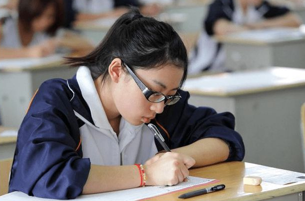 刻在学生骨子里的课文，一句唤起无数共鸣，听到仿佛回到学生时代