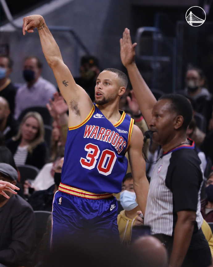 为什么nba球员都能扣篮(库里羡慕佩顿二世扣篮能力：我俩明明一样高，他为啥这么能扣？)