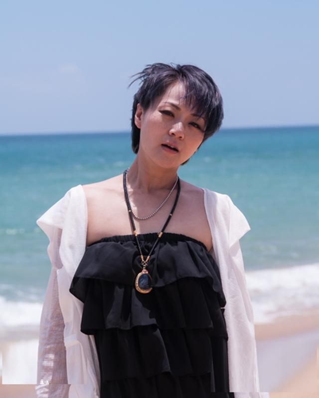 中国最强音王珊珊(40岁人气男歌手成名后抛弃发妻?