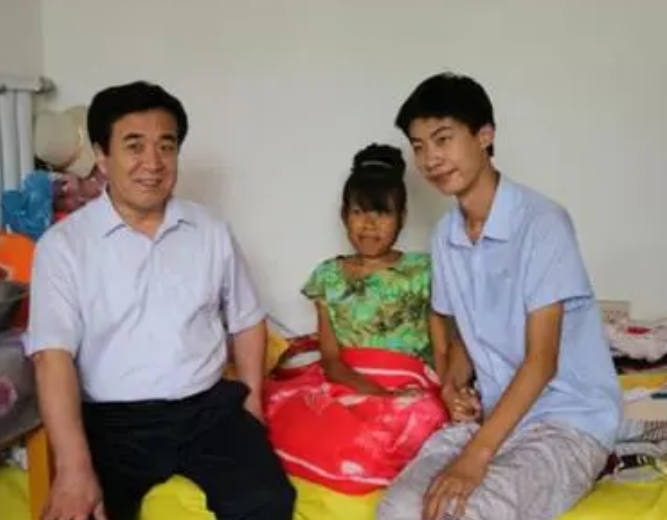 河北寒门贵子庞众望：父精神失常母瘫痪，却加分60以744分上清华