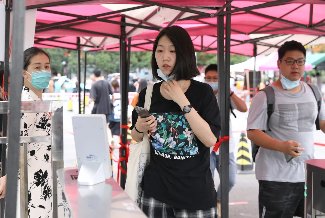 萌新你好 | 终于等到你！2020江苏大学新生报到现场直击