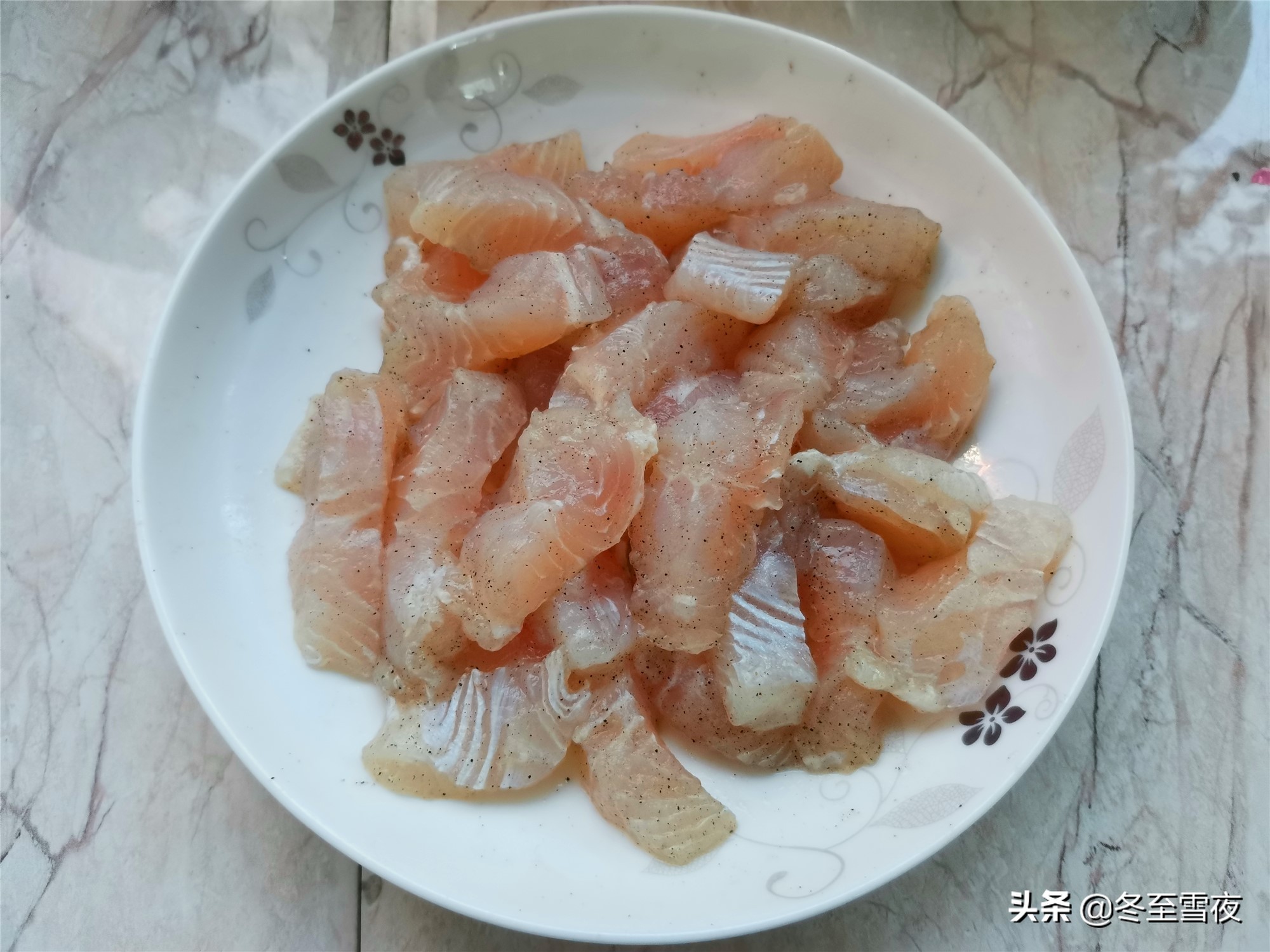 超市卖的冷冻巴沙鱼怎样做好吃？教你这个做法，外香里嫩特下饭