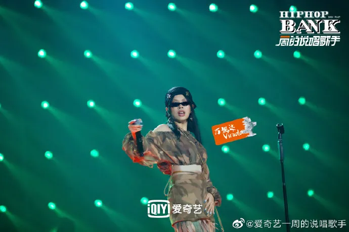爱奇艺的女rapper专场中,最打动我的是蜜妞