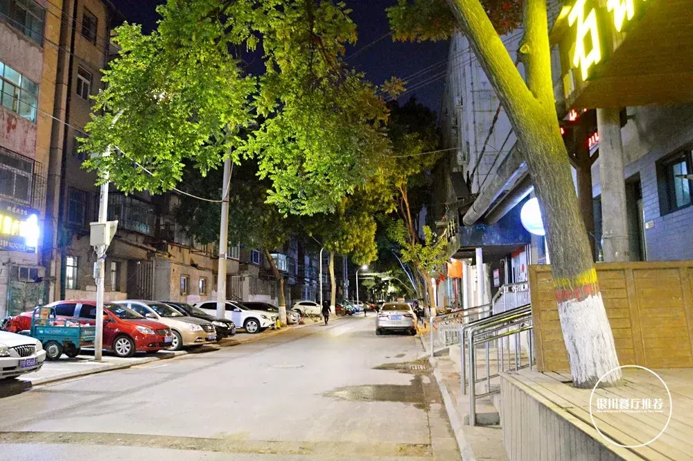 银川小两口藏在自强巷做羊棒骨,饭点满座