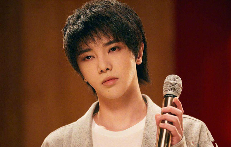 华晨宇被中国青年网点名，发文回应成亮点，为何花花会如此优秀？