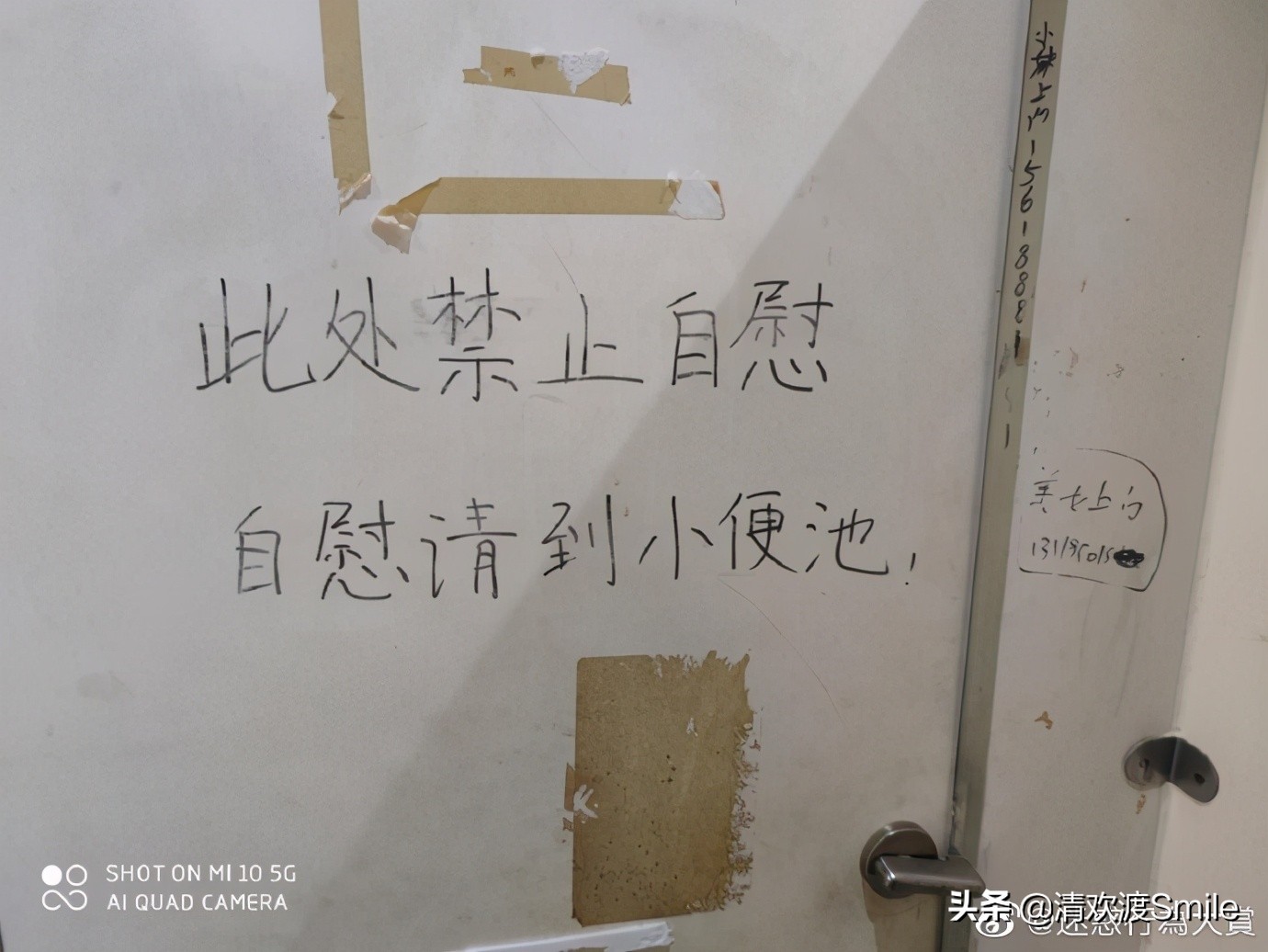 女友买了条性感蛇皮丝袜，结果晚上我没控制住...