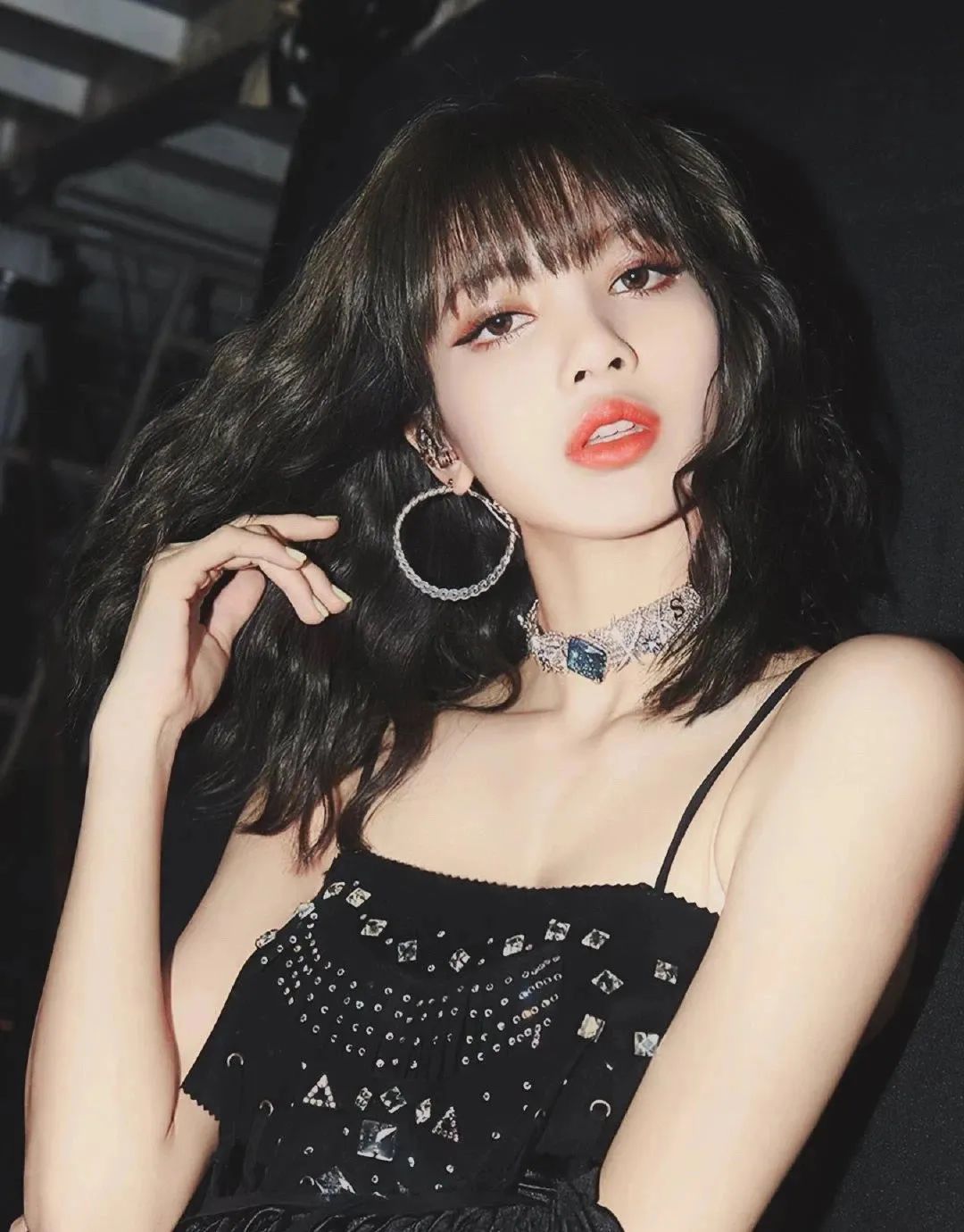 说起刘海,想必很多女生都会想起lisa的铁刘海(别名:漫画刘海).