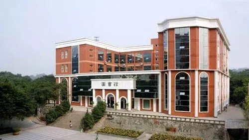 近日外交天团霸屏,外语类高校应该怎么选?