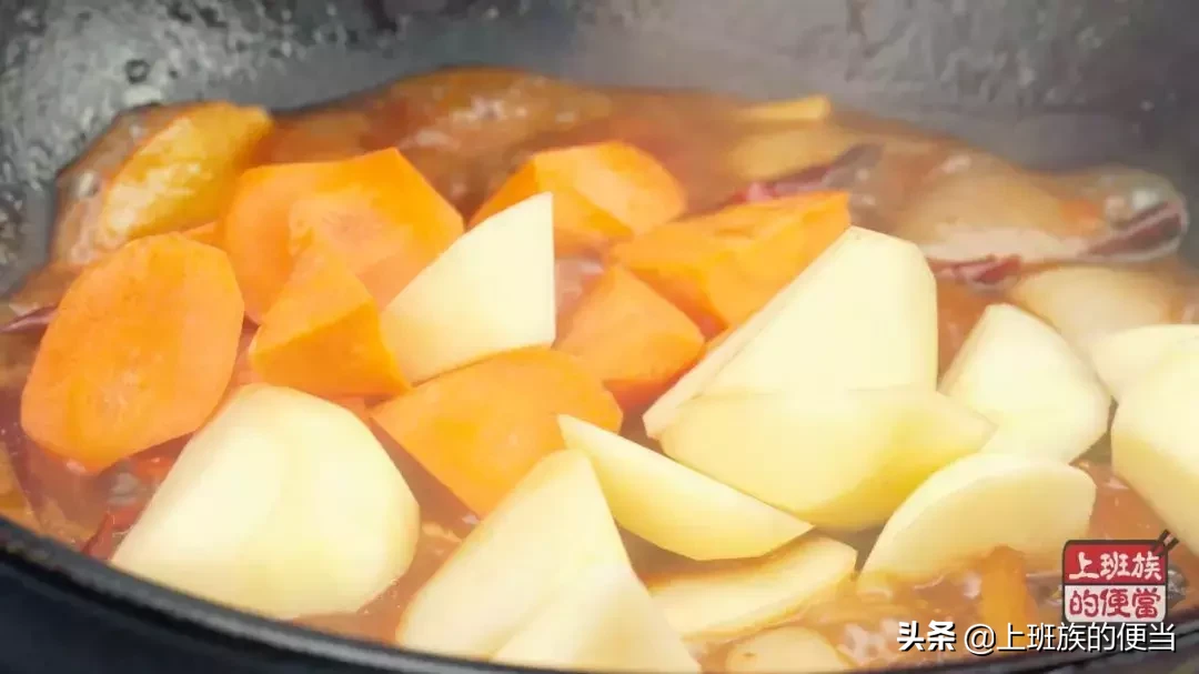 牛肉加土豆最好吃的烧法，冬天来上这一锅，吃一顿想半年