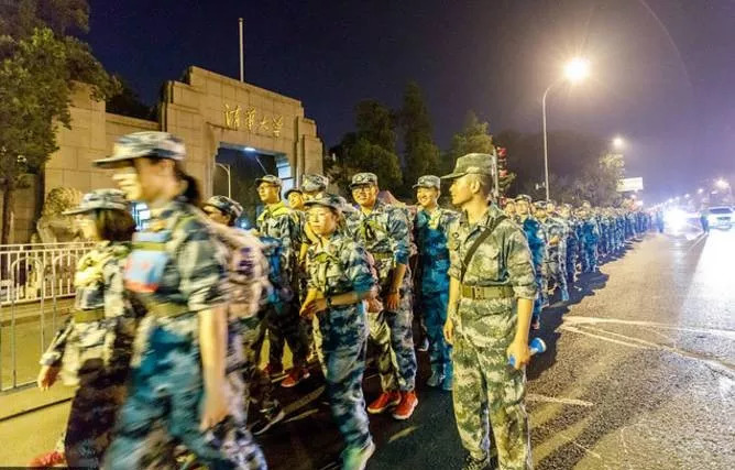 清华“新生越野拉练20公里”！众多大学体育不及格，难毕业！