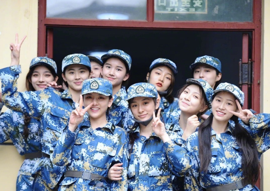 男生身高在这个时期就定型，学生低于平均身高，就算进入矮子阵营