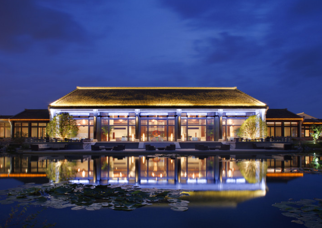 旅游度假必选的四个酒店，还提供可托管的室内儿童俱乐部