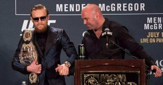 ufc205小鹰(UFC双冠王突然宣布退役！从无业游民到身家过亿，他最应感谢3个人)