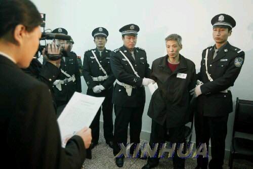 2000年，沈阳黑老大刘涌被捕，14名律师帮他减刑，结局如何？