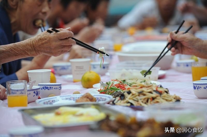 中国餐桌礼仪有哪些，10个中国餐桌礼仪常识介绍