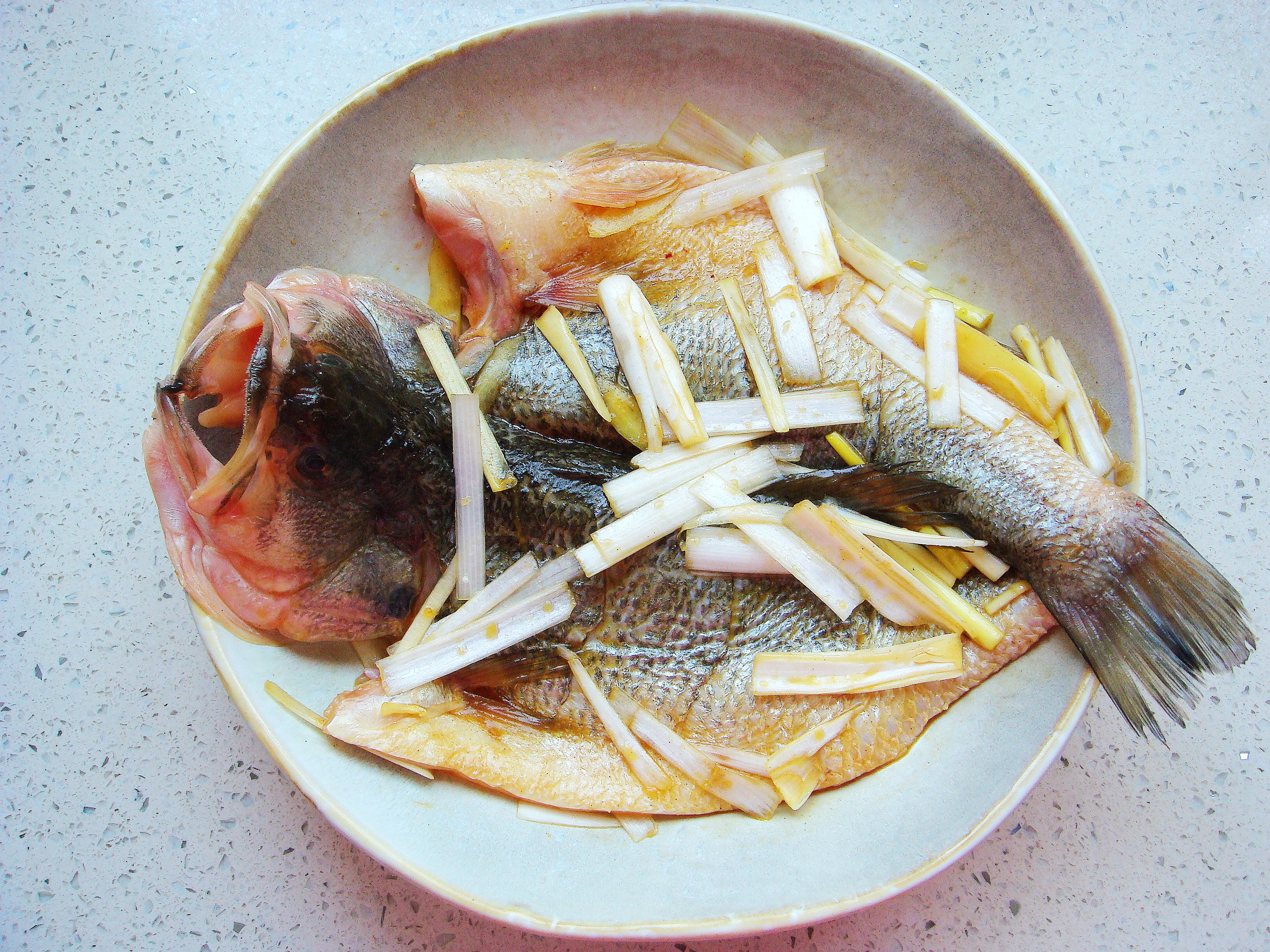 图片[3]-【豆豉辣椒烤鲈鱼】做法步骤图 营养美味超好吃-起舞食谱网
