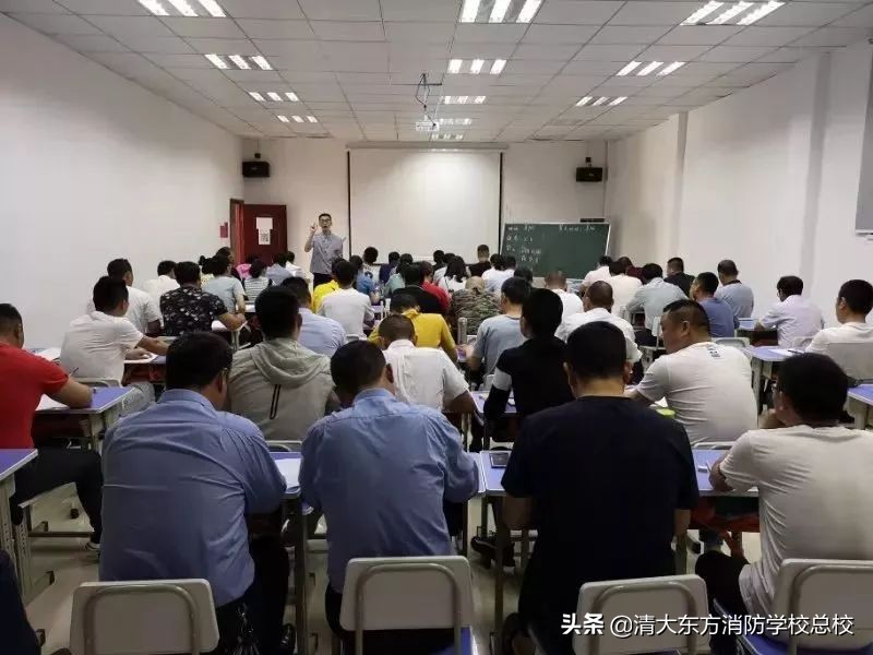 阜阳清大东方消防学校为阜阳幼儿师范高等专科学校进行消防培训