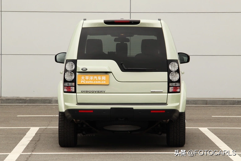 路虎发现四V6实拍，对标兰德酷路泽，售价102万，毛病一大堆？