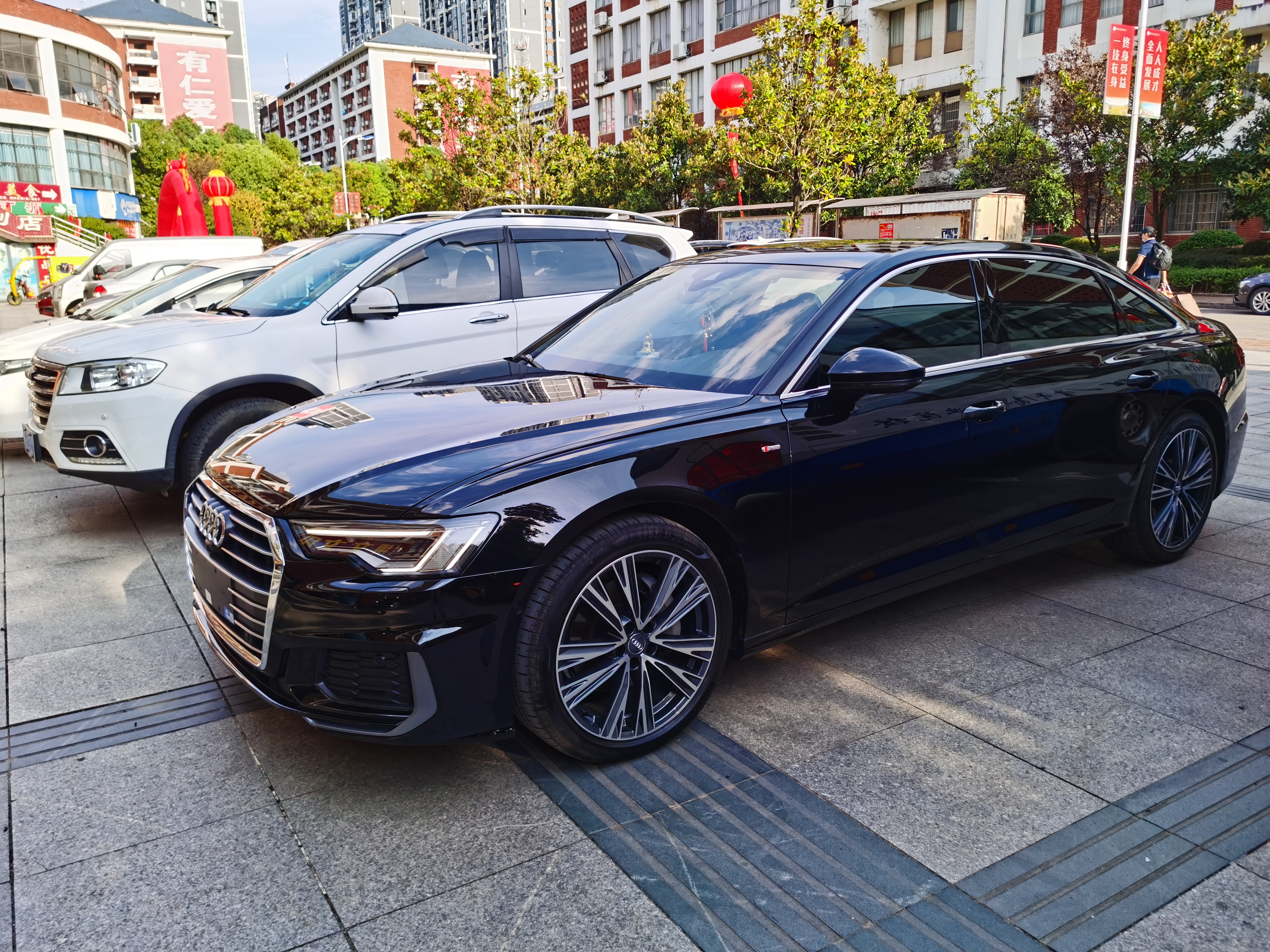 奥迪A6L 2.0T豪华行政轿车，动力与舒适完美融合