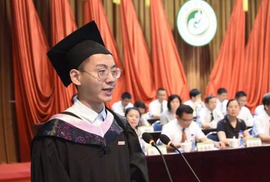 教育部下达通知，2022年落实影响大学生毕业，学生：幸亏毕业了