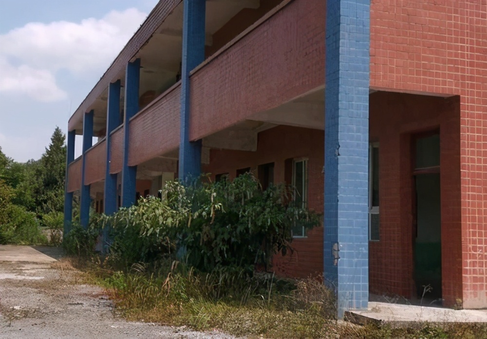 古天乐建的希望小学，如今已物是人非，当地人称已经成为一片废墟