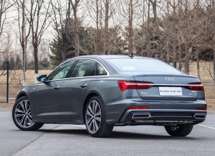 手握40万，奥迪A6L和宝马5系哪个档次高？对比后差距明显