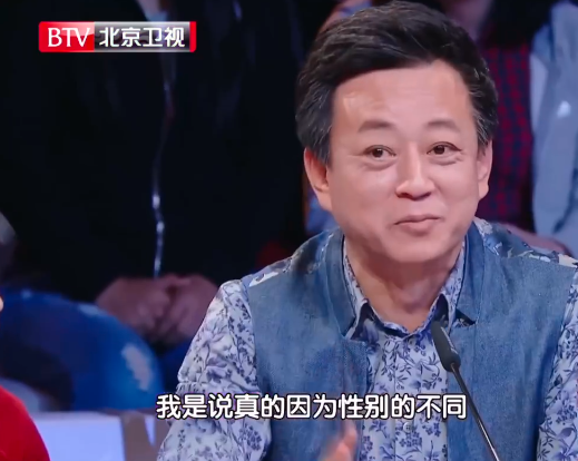 案件胶着，弦子却扒出董卿与朱军的视频，这次网友不满意了