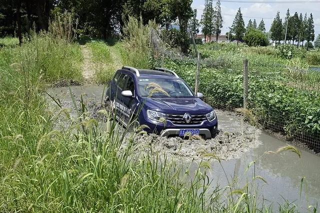 16.18万进口雷诺达斯特冒险家四驱越野车，拼得过国产合资车吗？