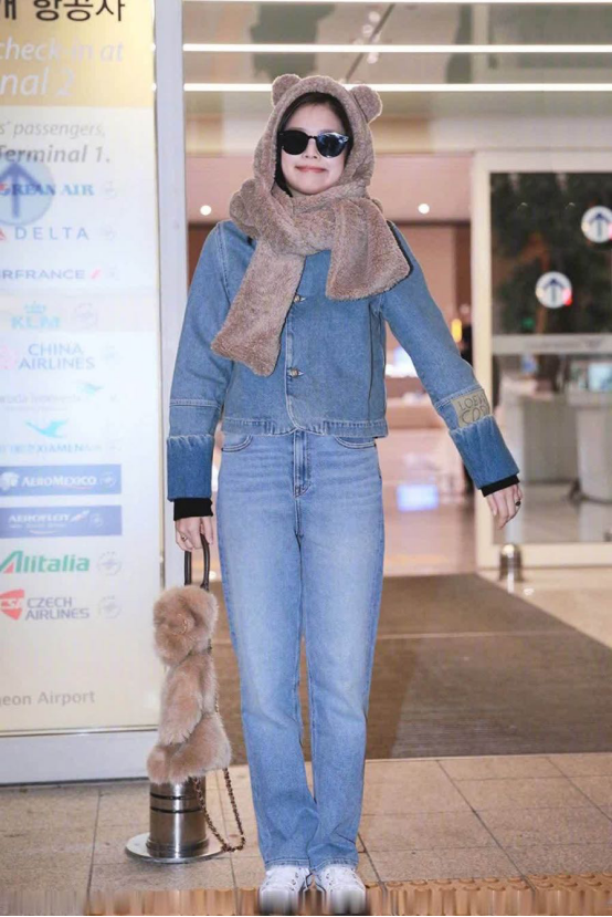 女式c字卫裤图片(jennie果然是团中c位!