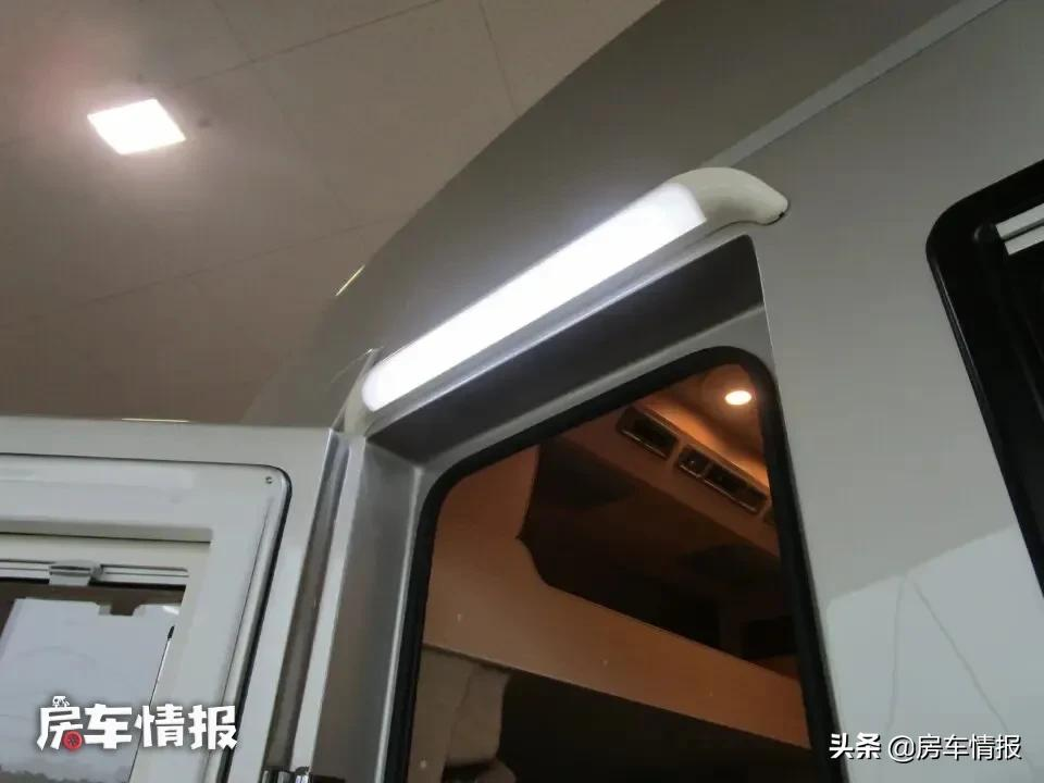 适合2人玩的海狮房车，配2.0L动力自动挡，车尾行李箱真够大