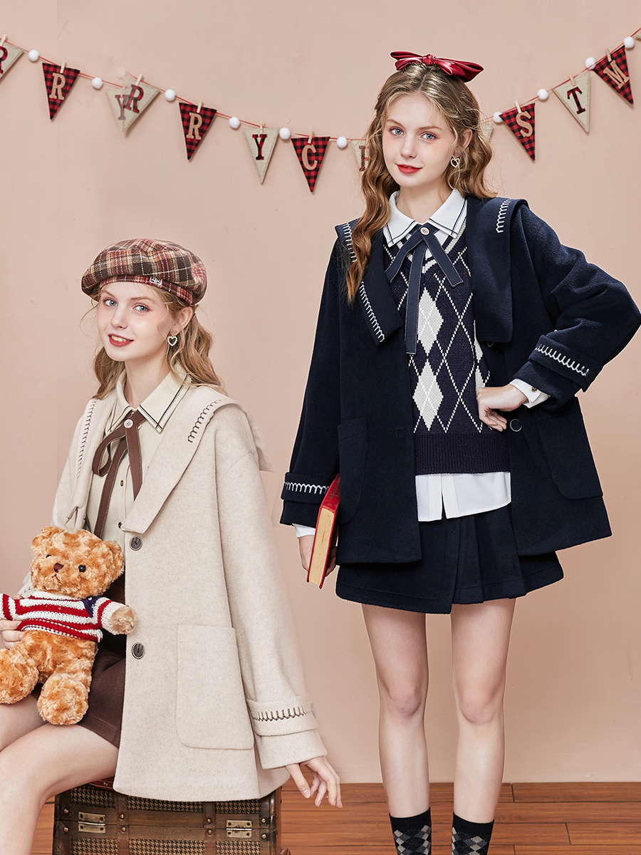 “学院风”汉服长什么样？不仅简约时尚，还很保暖，高级感十足