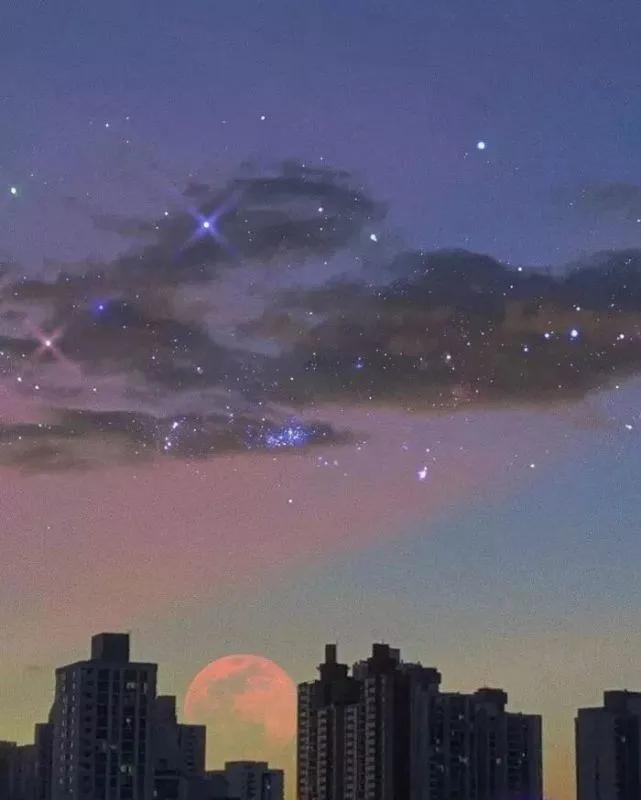 关于银河星辰的美好温柔句子:我想给你宇宙级别的浪漫