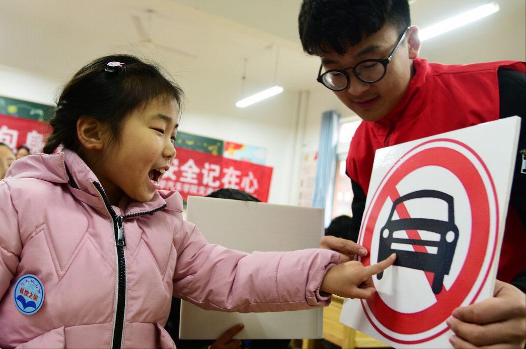 学生“藏头诗”检讨书走红，字里行间诚恳反省，但被老师一眼看穿