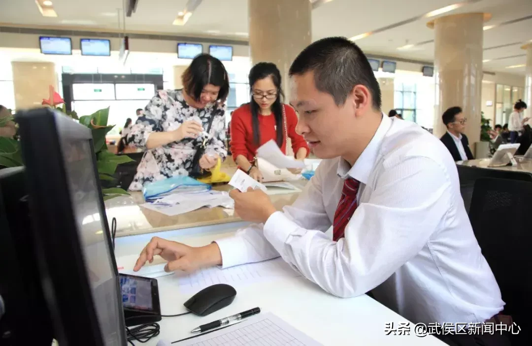 收假的第一天，来武侯社保大厅办事，省时提劲！