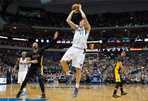 nba单打后仰为什么少了(没出色天赋也能打NBA！姚明后仰对手只能仰视，邓肯打板堪称一绝)