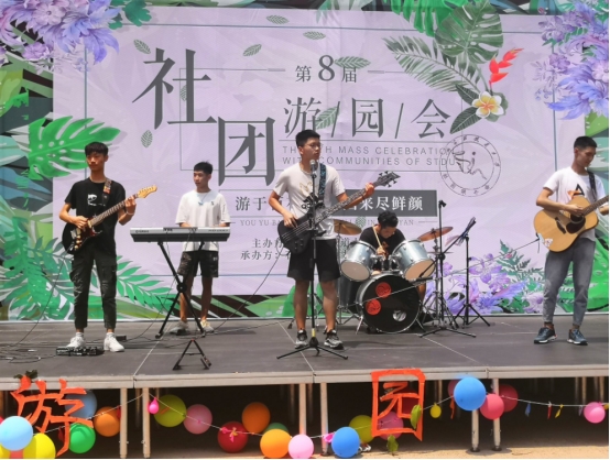 大学班级至少有10名班委，“最值得”竞选的，并不是班长