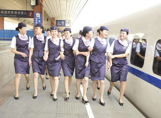 高铁乘务员需要什么学历？当高铁乘务员需要读什么专业？