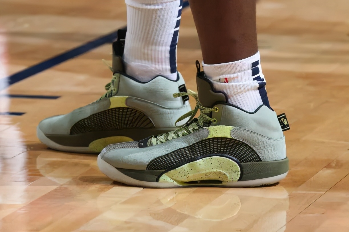 nba球员上脚aj35(NBA球员上脚：塔克穿AJ35北卡蓝，NBA全明星球衣来了)