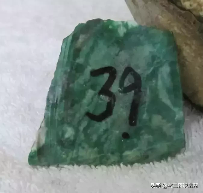 俄罗斯翡翠矿场对外免费开放！玻璃种、帝王绿随便拿？