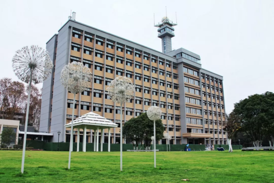 江苏高校智能豪华宿舍上热搜，夏有空调冬有暖气！网友：南方也供暖，慕了！